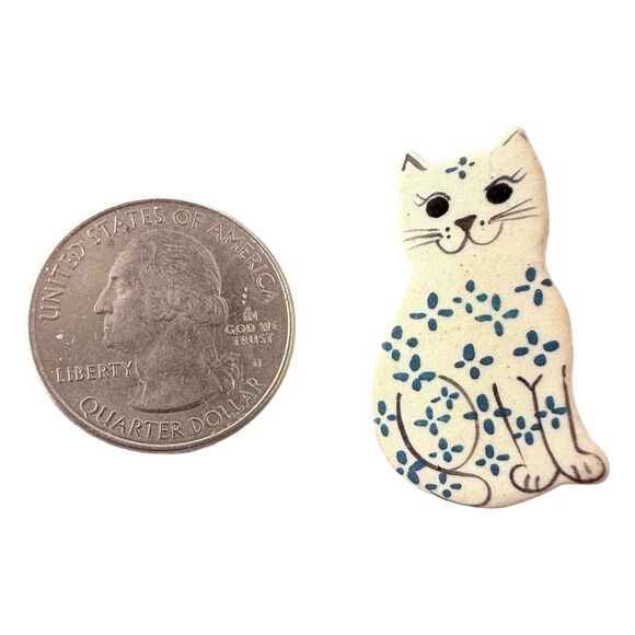 Blue & White Cat Brooch Pin 1 3/8" Signed THW Cute Kitty Kitten - Picture 13 of 13